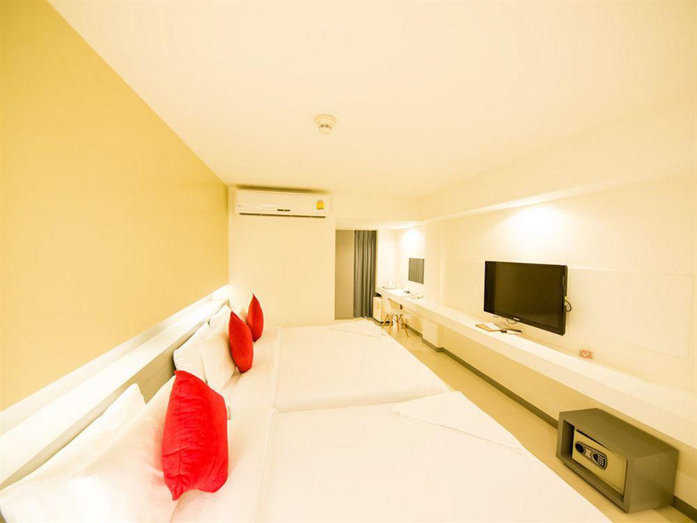 Myhotel Cmyk@Ratchada Bangkok Buitenkant foto