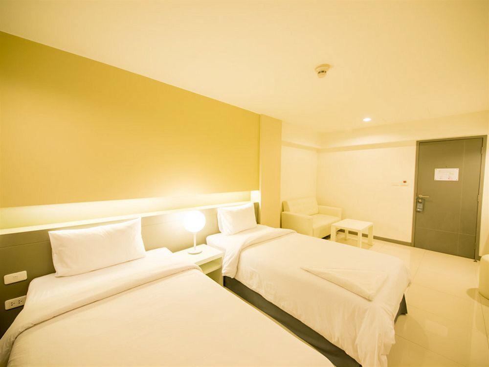 Myhotel Cmyk@Ratchada Bangkok Buitenkant foto