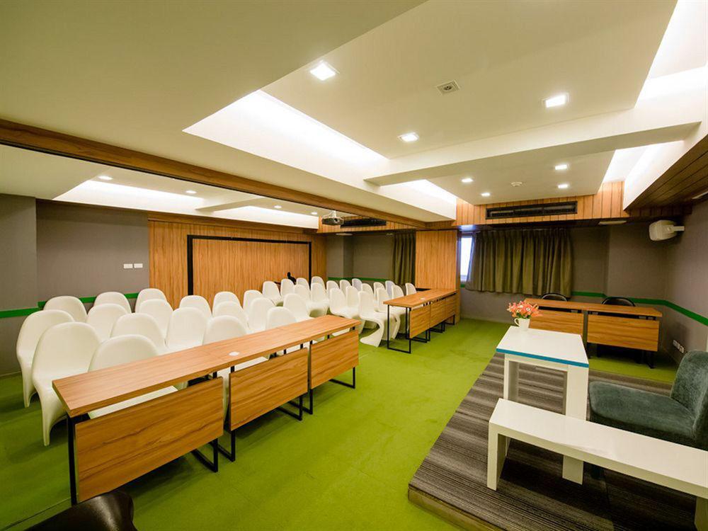 Myhotel Cmyk@Ratchada Bangkok Buitenkant foto